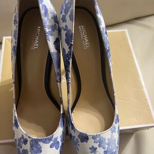MICHAEL Michael Kors White and Blue Patterned Heels